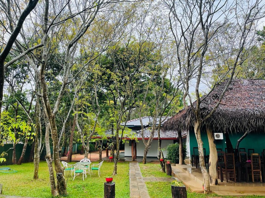 Kingfisher Resort Sigiriya Exterior foto