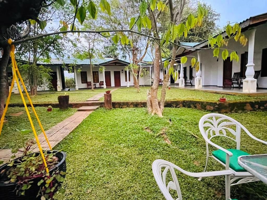 Kingfisher Resort Sigiriya Exterior foto